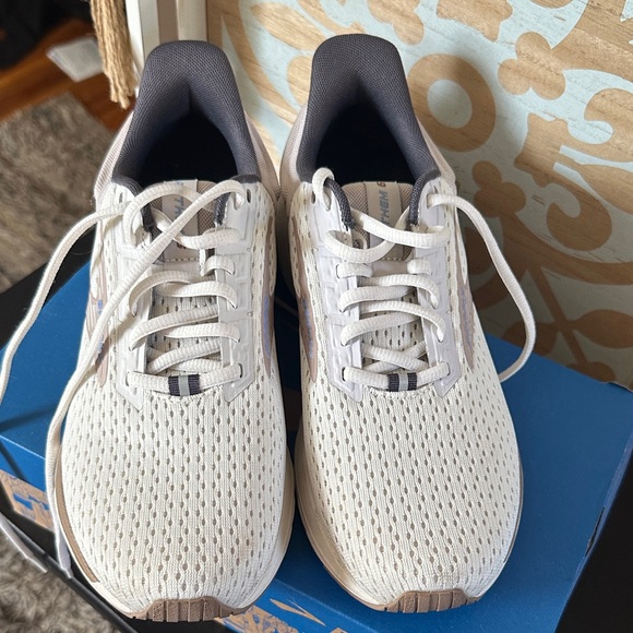 Brooks Cream, Gray and taupe Running Shoes - Picture 13 of 15